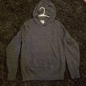 Old navy men’s medium dark gray/black sweater hoodie.